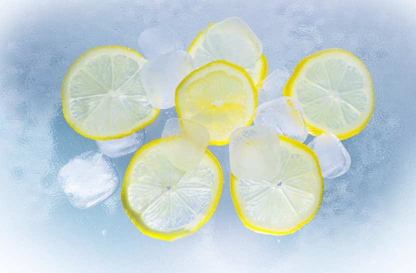 Эксперты назвали пользу от воды с лимоном по утрам