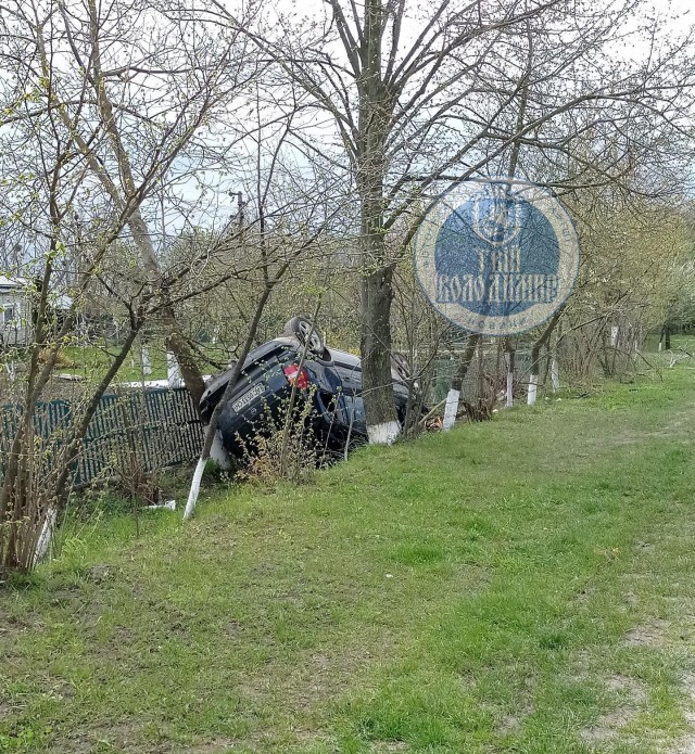 На Волыни автомобиль слетел в кювет и перевернулся