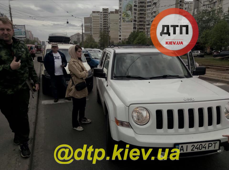 На Позняках в Киеве водитель применил газовый баллончик во время ДТП