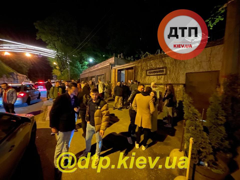 Все были без масок: в Киеве накрыли «антикарантинную» вечеринку