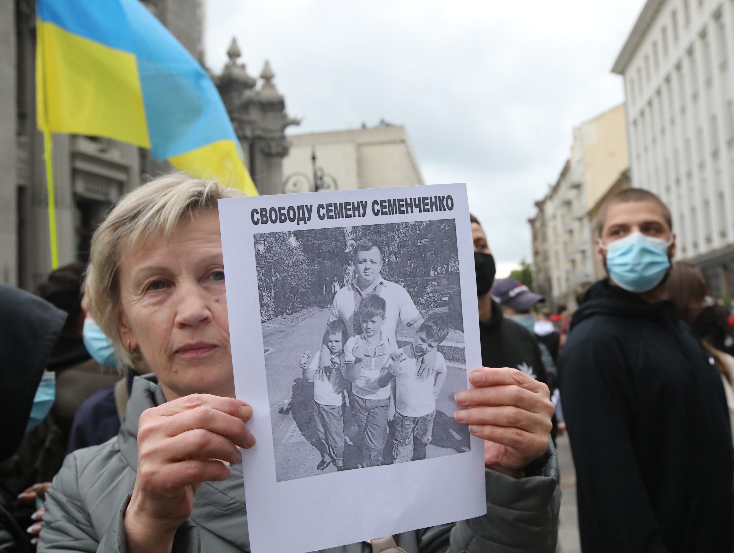 Под Офисом президента прошла акция в поддержку Стерненко