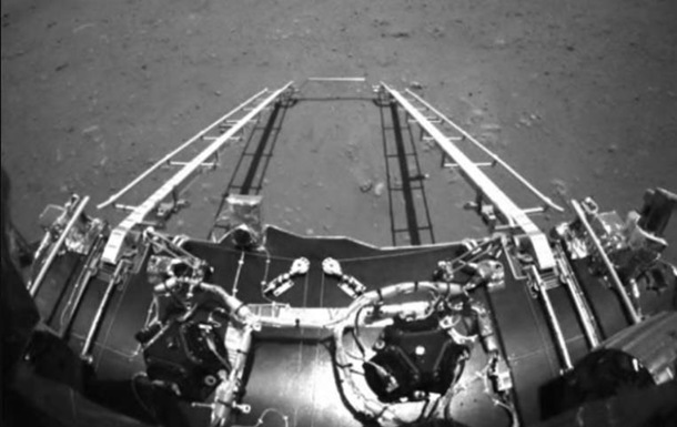 Китайский марсоход Чжужун приступил к исследованию Красной планеты