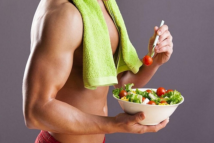 Запрещенные продукты: что нельзя есть мужчинам после 40