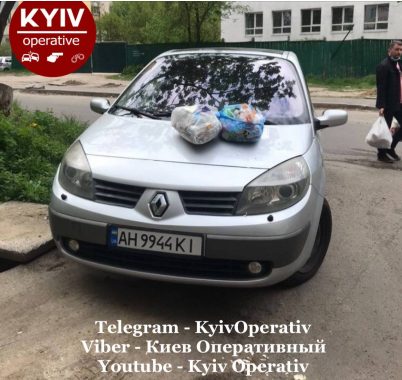 В Киеве устроили  «мусорное» наказание «герою парковки»