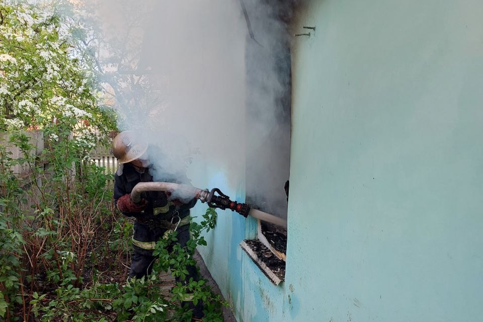 В Харьковской области горел дом