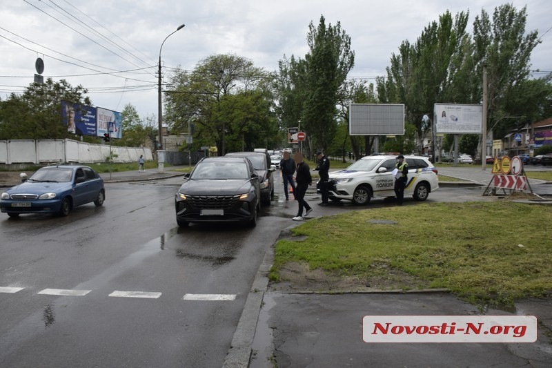 На перекрестке в Николаеве столкнулись Hyundai и Mercedes