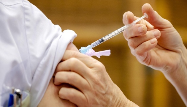 Врач рассказал, как оценить COVID-вакцинацию в Украине