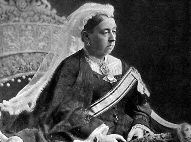 В Великобритании нижнее белье королевы выставят на аукцион