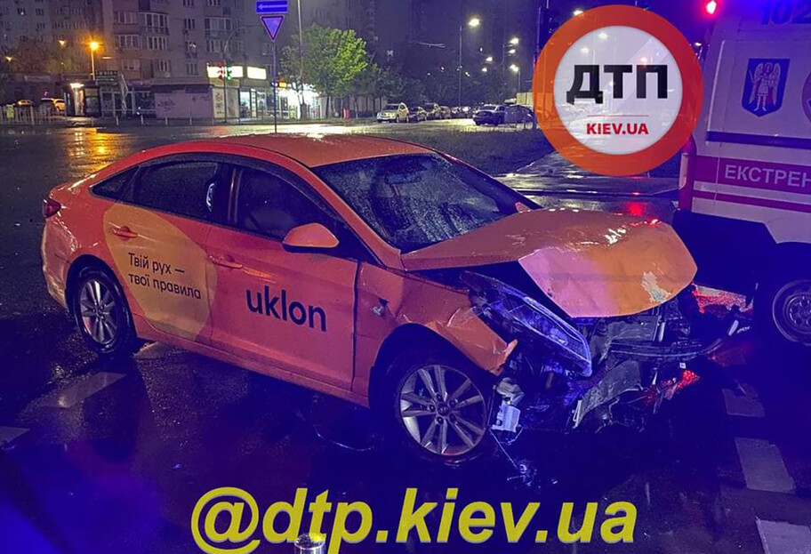 В Киеве авто службы такси Uklon попало в ДТП