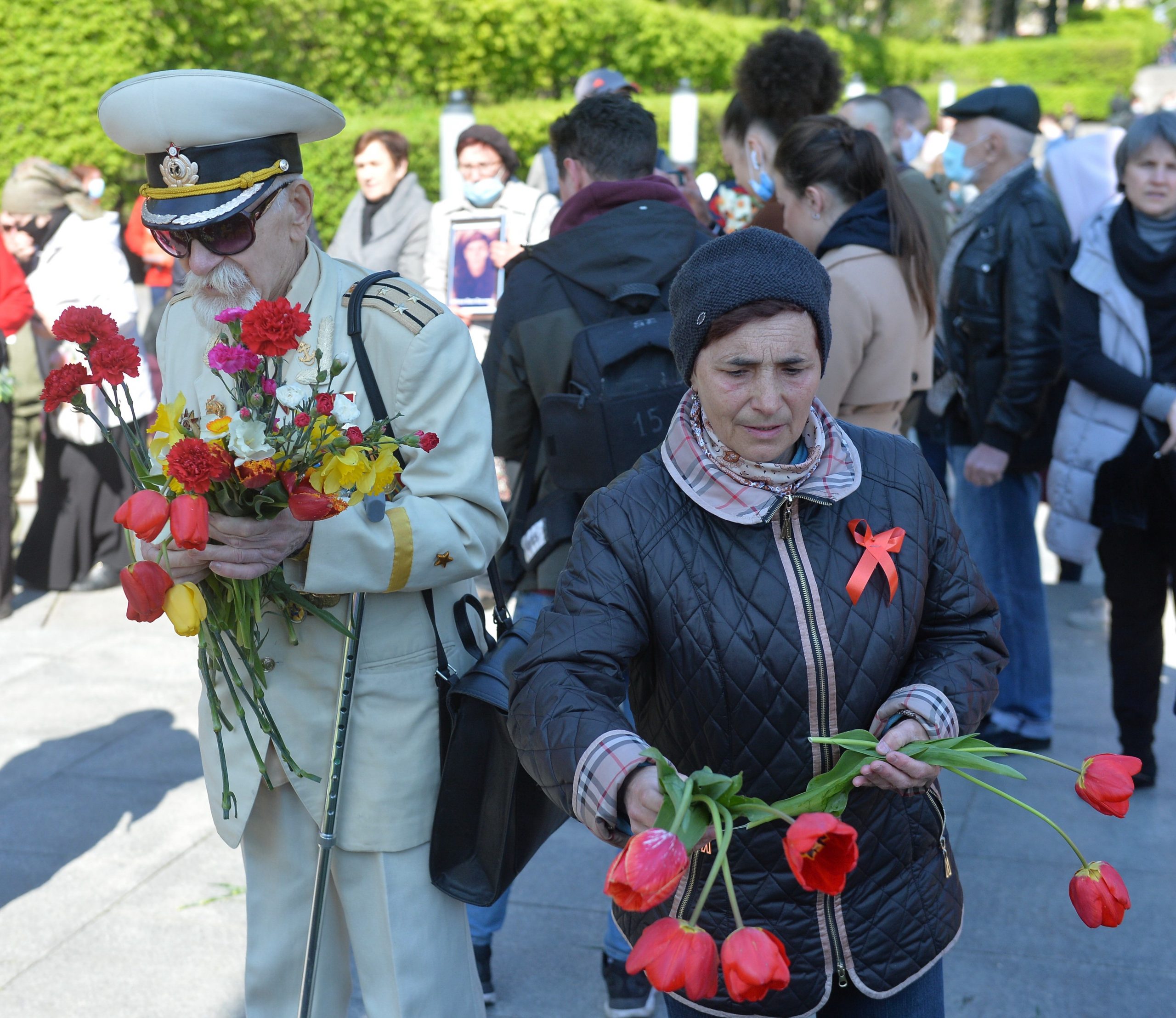 День Победы в Киеве: Без шествий, и официоза, с цветами и почтением