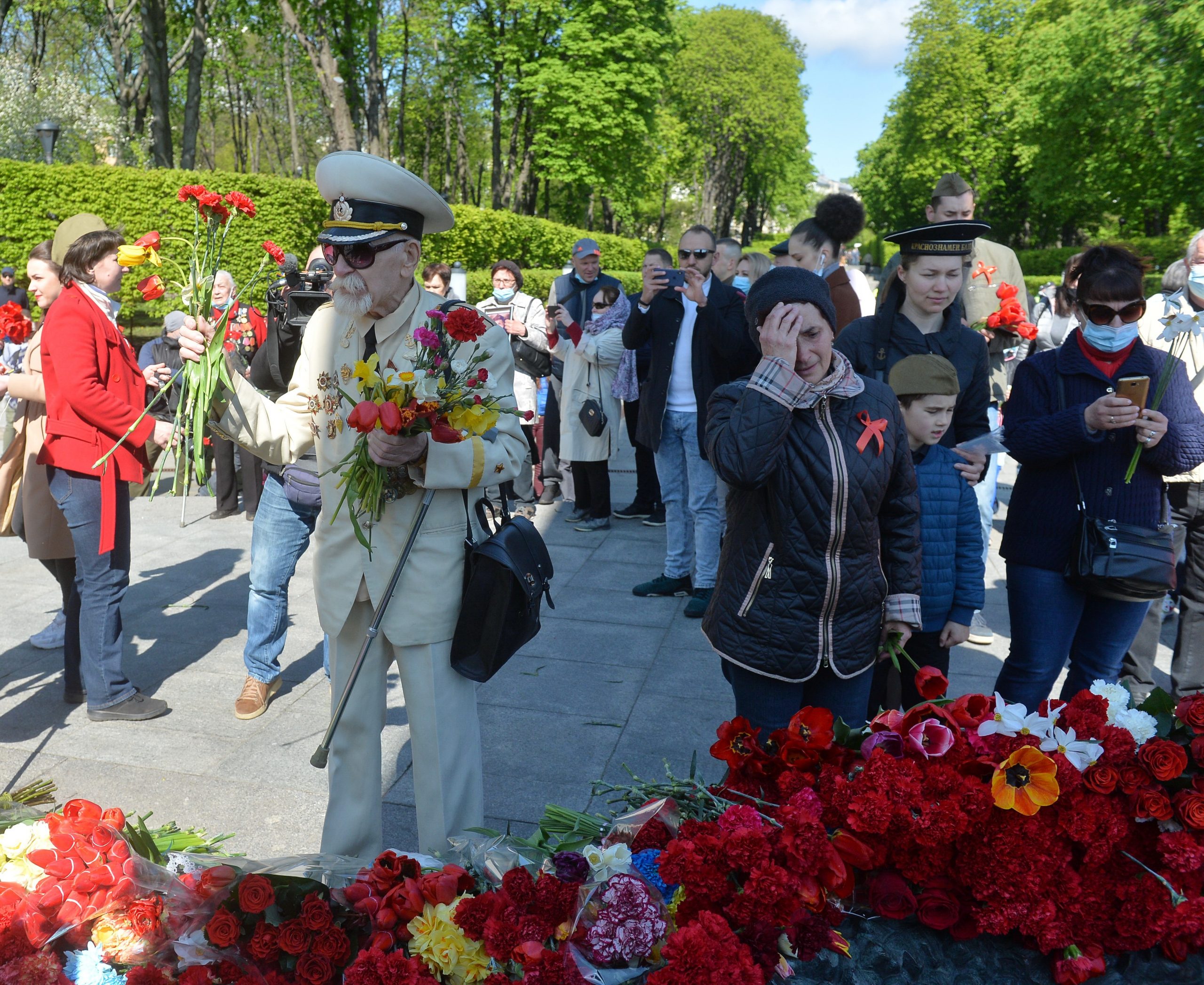 День Победы в Киеве: Без шествий, и официоза, с цветами и почтением