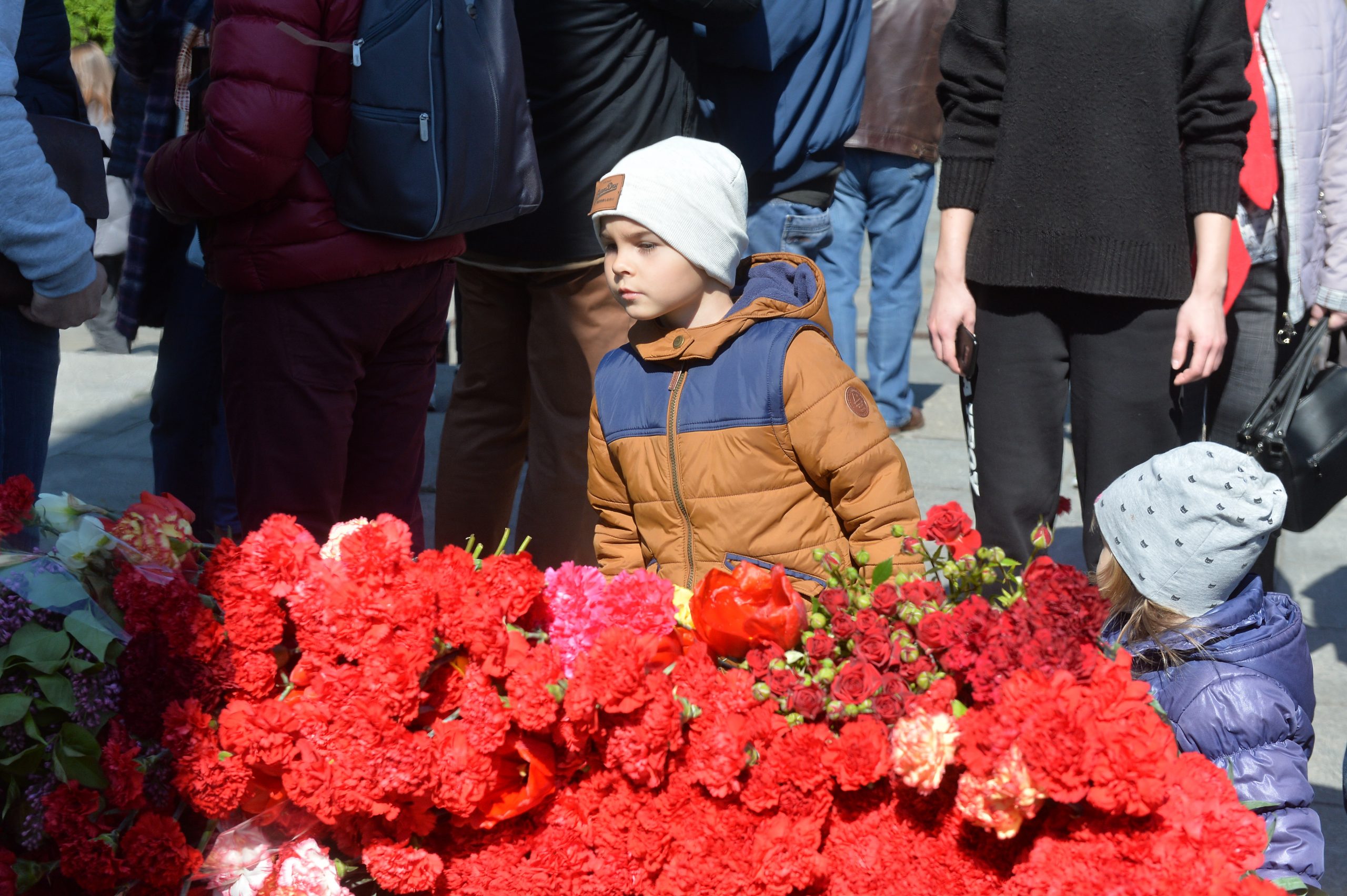 День Победы в Киеве: Без шествий, и официоза, с цветами и почтением