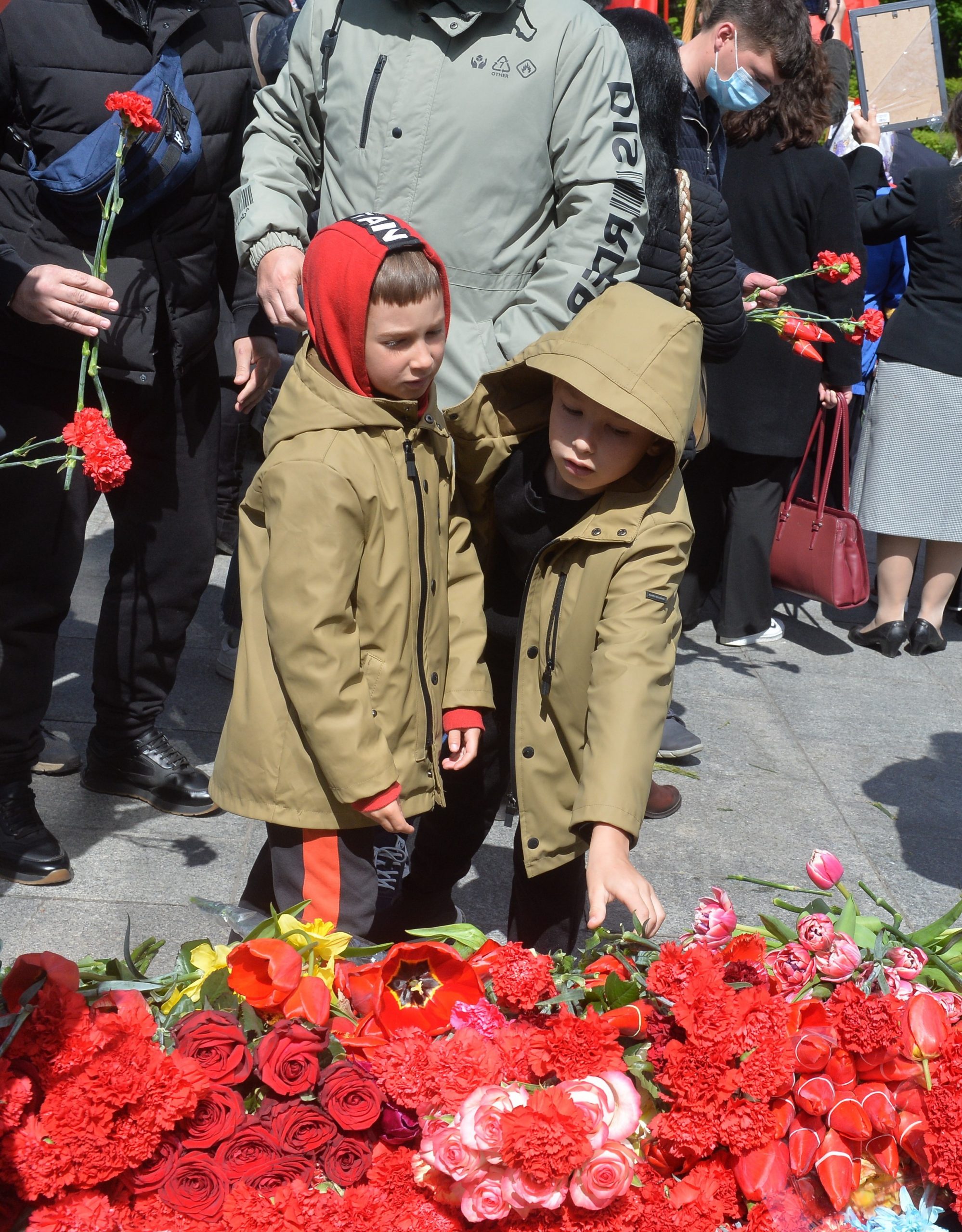 День Победы в Киеве: Без шествий, и официоза, с цветами и почтением