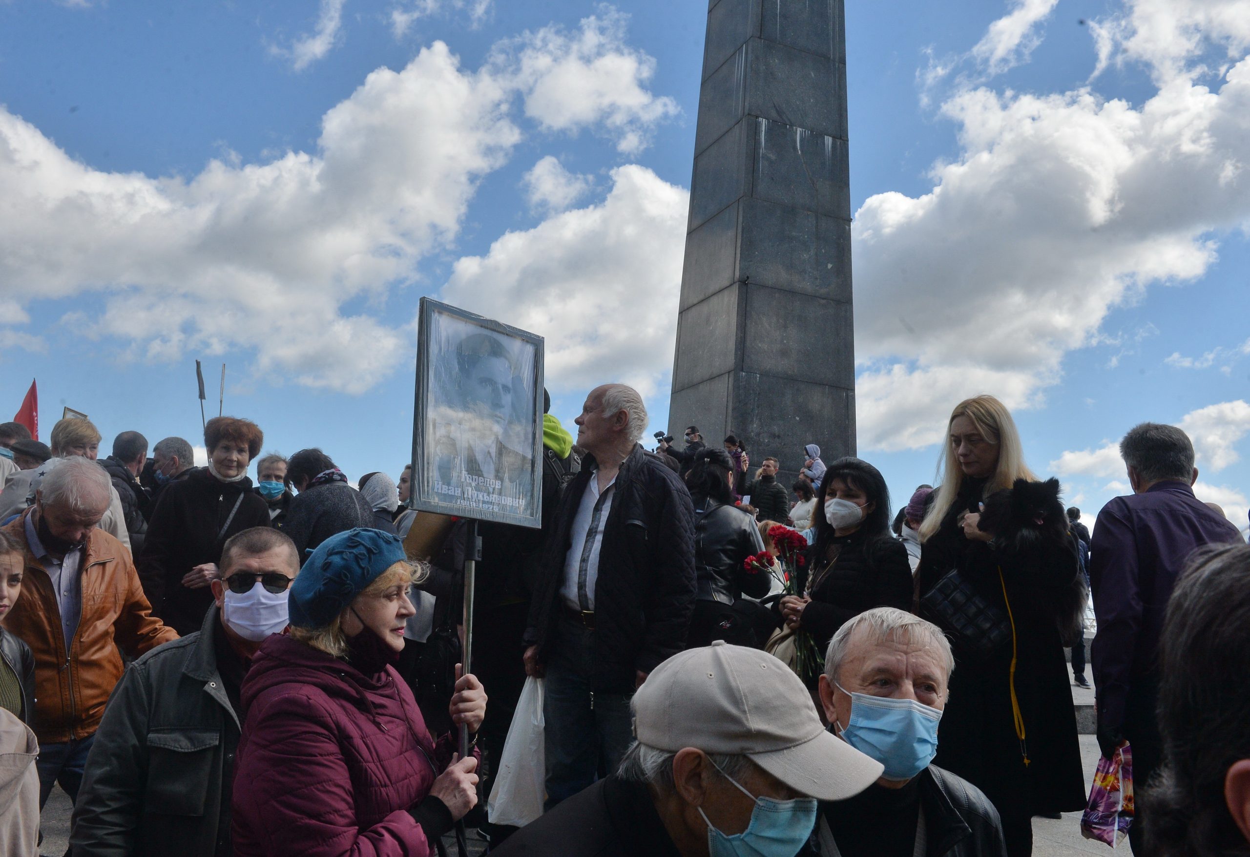 День Победы в Киеве: Без шествий, и официоза, с цветами и почтением