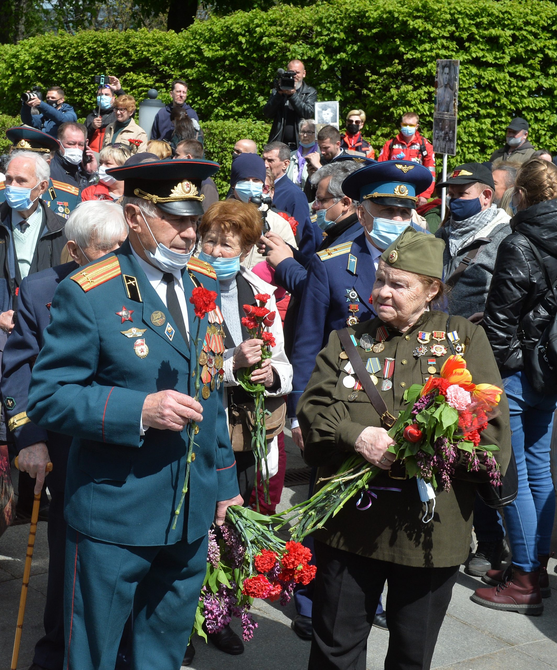 День Победы в Киеве: Без шествий, и официоза, с цветами и почтением