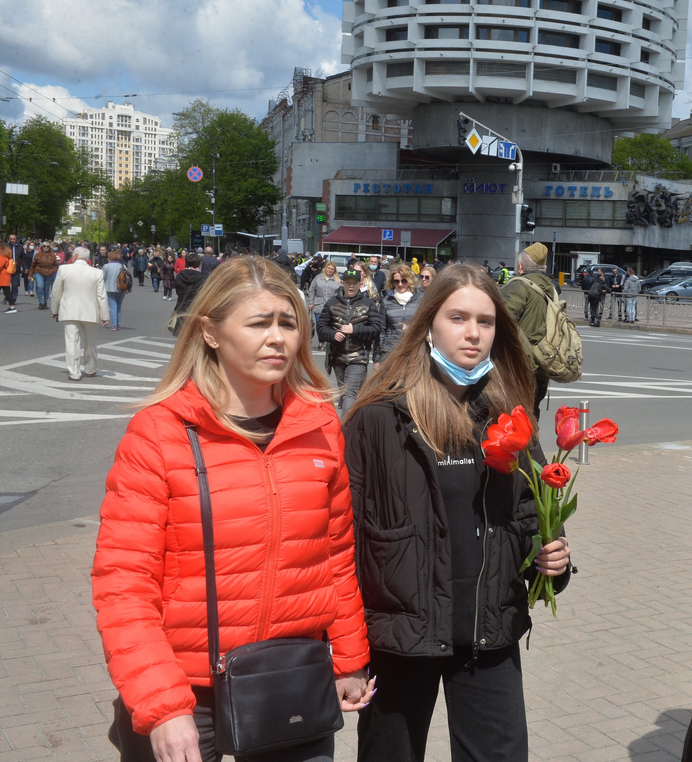 День Победы в Киеве: Без шествий, и официоза, с цветами и почтением