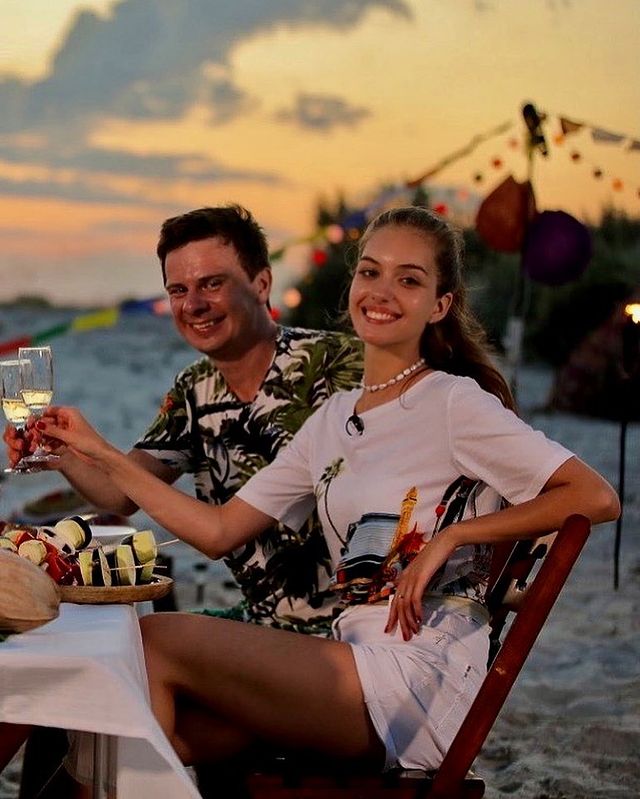 Дмитрий Комаров с женой-красавицей показали отдых на острове