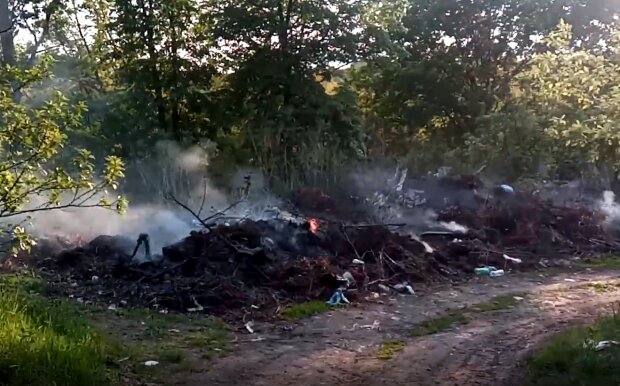 Харьковские коммунальщики сжигали мусор возле газовой станции