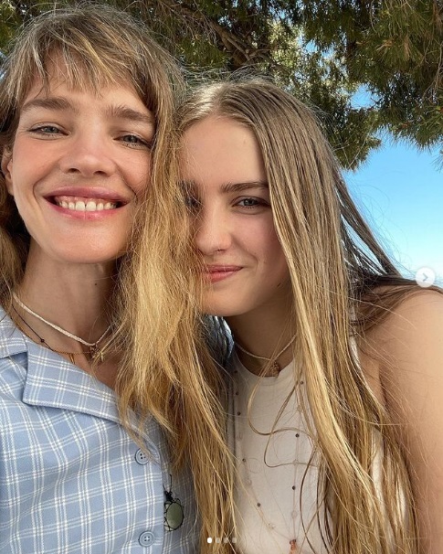 «Кто из них мама?»: модель Наталья Водянова поделилась новым снимком с дочерью