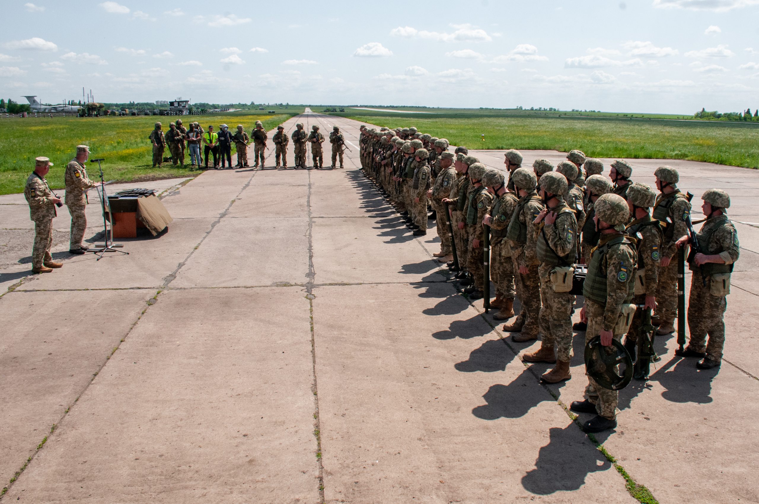 На Чугуевском военном аэродроме состоялся завершающий этап учений бригады теробороны