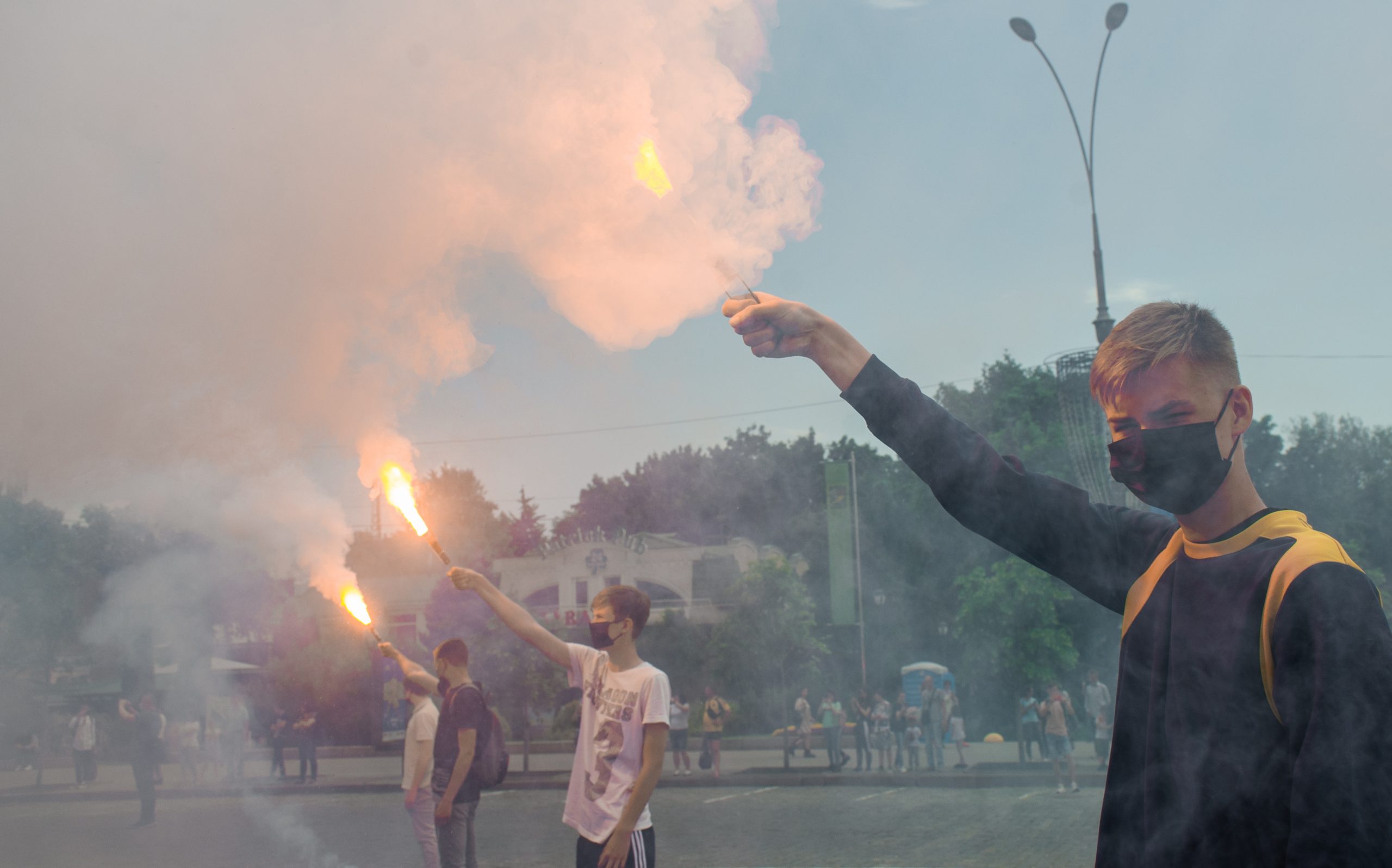 Флешмоб и шествие фанатов: В Харькове отметили возрождение «Металлиста»