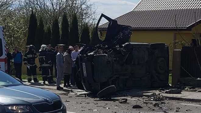 На Львовщине произошло масштабное ДТП: авто перевернулось