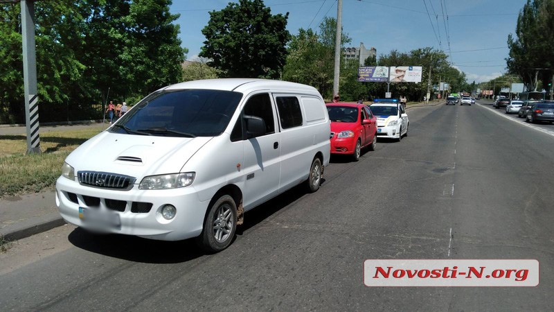 На светофоре в Николаеве столкнулись Hyundai и Chevrolet (ФОТО)