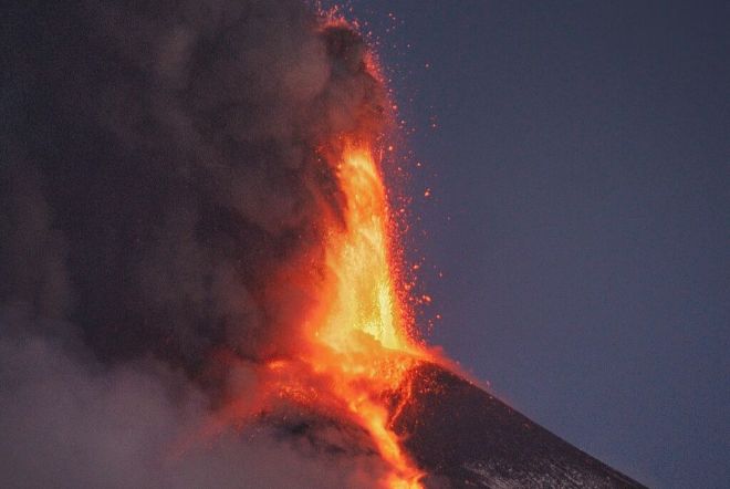 На вулкане Этна усилилась активность
