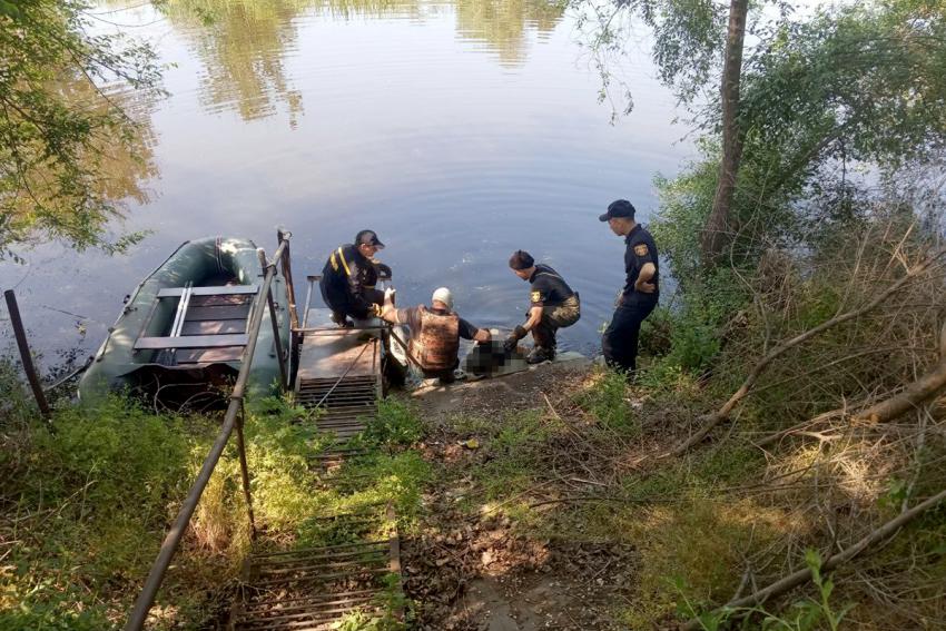 Под Днепром из реки выловили труп мужчины (ФОТО)