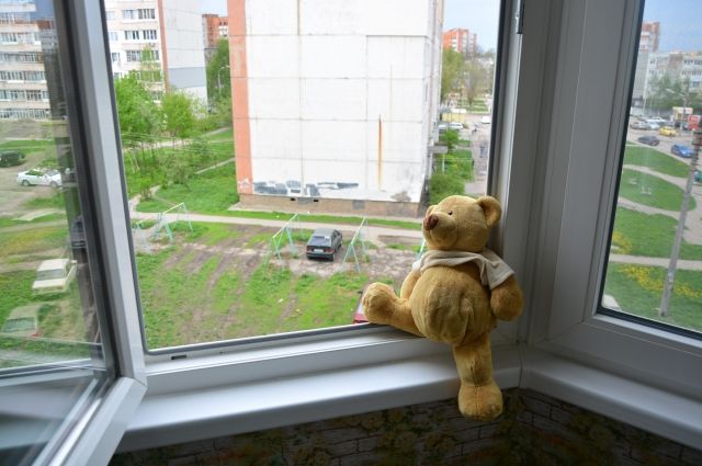 В Кривом Роге 4-летний ребенок выпал из окна многоэтажки