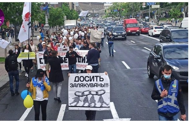 Антипрививочники прошлись маршем по в центру Киева