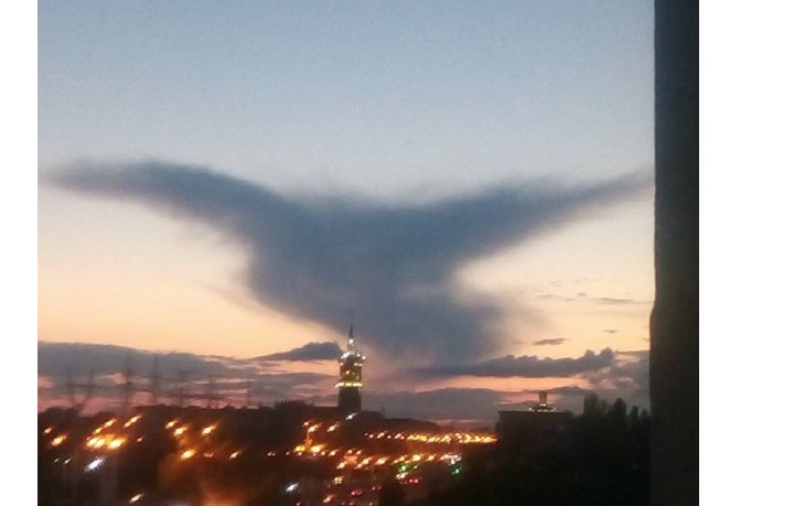 В небе Запорожья увидели «крылья ангела»