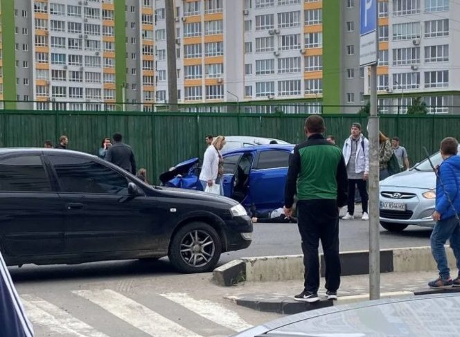 Под Киевом столкнулись сразу три авто (ФОТО, ВИДЕО)