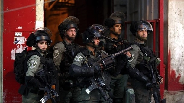 Израильские военные покидают мечеть Аль-Акса