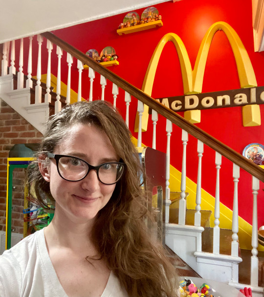 Семейная пара превратила дом в McDonald’s