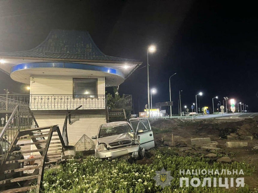 В Черкасской области водитель Opel  врезался в пост полиции