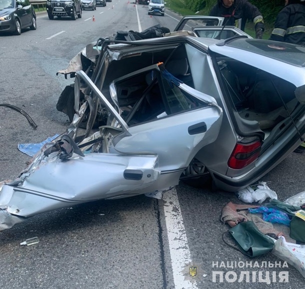 В ДТП на трассе Киев-Чоп погибло два человека (ФОТО)