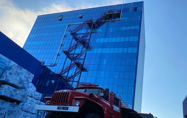 В Киеве горело административное здание «Эпицентра»