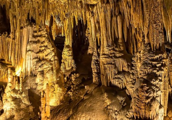 В мексиканской пещере нашли древние отпечатки рук