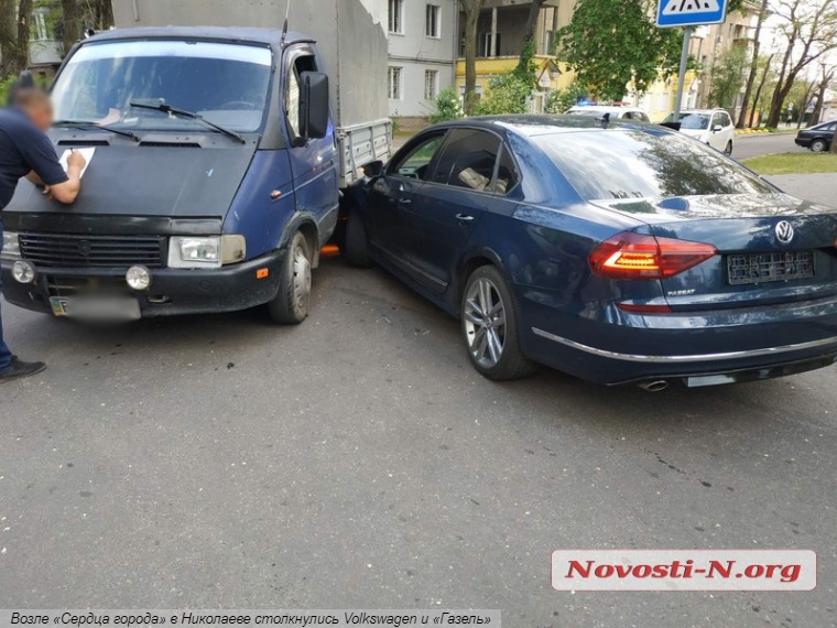 В Николаеве на перекрестке «Газель» столкнулась с Volkswagen
