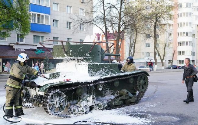 В России на репетиции парада воспламенился танк