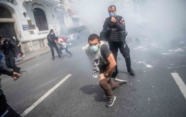 В Турции митинговали против комендантского часа: бунтари задержаны