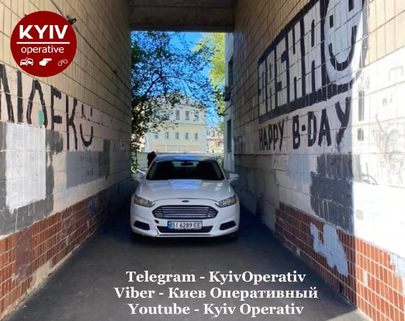 На Печерске в Киеве «герой парковки» заблокировал проход во двор