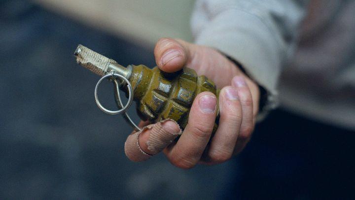 В Запорожской области возле жилого дома нашли гранату