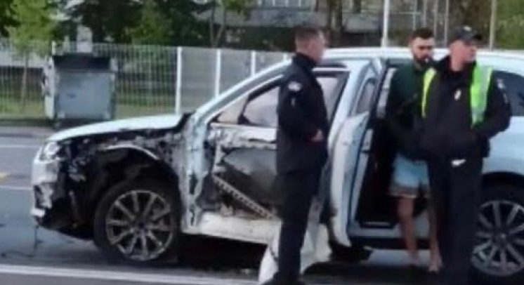 Пьяный водитель Audi врезался в фуру в Киеве