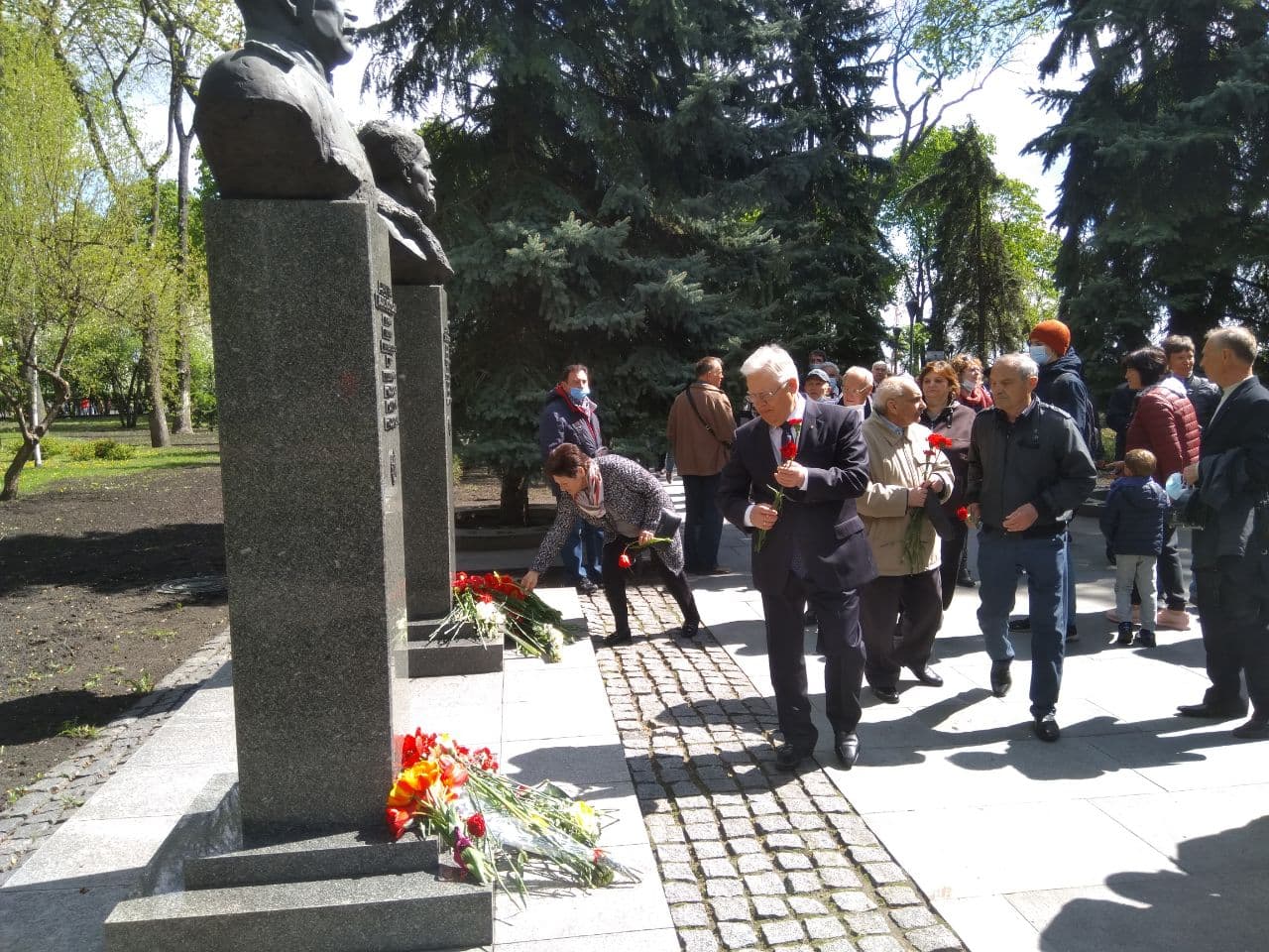 Петр Симоненко выступил у Вечного Огня