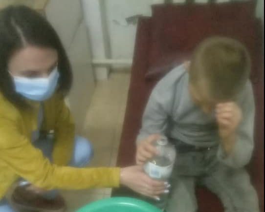 В Черноморске мужчина напоил мальчика водкой: ребенок отравился