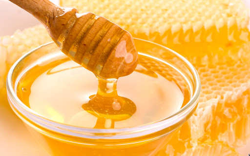 Медики рассказали, кому нельзя есть мед