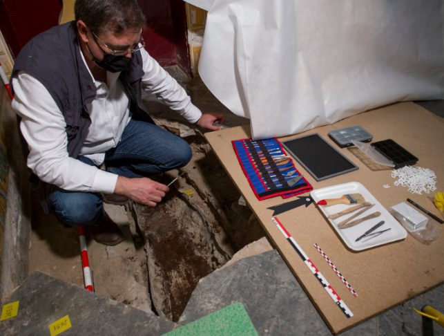 В испанском дворце найден древний саркофаг с девочкой