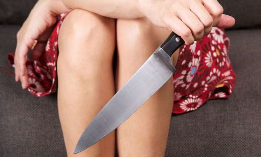 Сделал замечание: женщина в Днепре ударила сожителя ножом